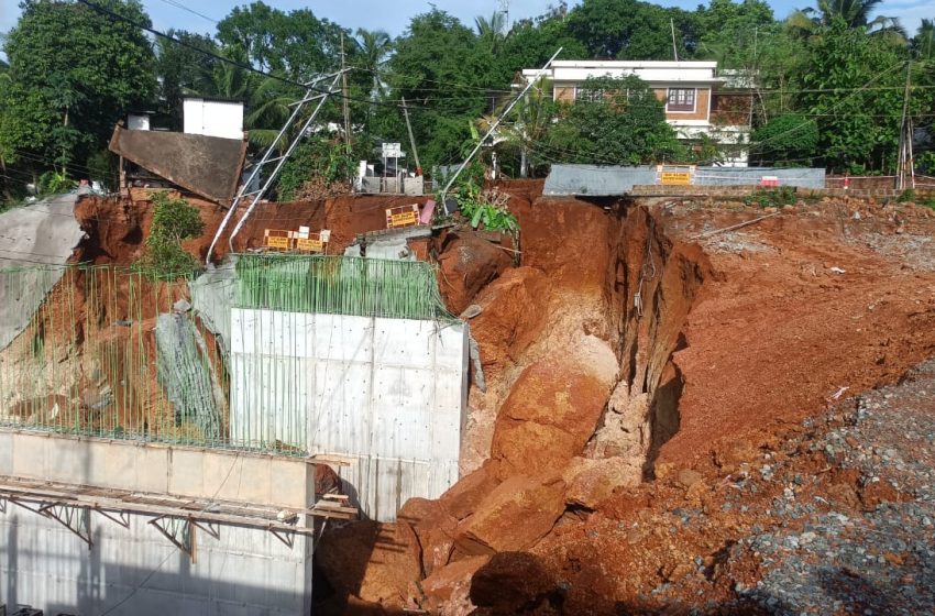  ദേശീയപാത നിർമാണത്തിനായി ആഴത്തിലുള്ള കുഴിയെടുത്ത ആറ്റടപ്പ മുട്ടോളംപാറയിൽ വീട് ഇടിഞ്ഞ് താഴ്ന്നു