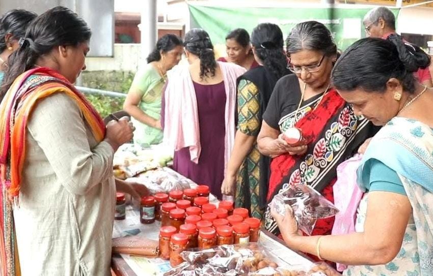  ഏഴോ പഞ്ചായത്ത് കുടുംബശ്രീ സിഡിഎസിന്റെ നേതൃത്വത്തിൽ ആരംഭിച്ച കർക്കിടക ഫെസ്റ്റ് ശ്രദ്ധേയമായി