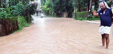  കണ്ണൂർ പടന്നപ്പാലം, മഞ്ചപ്പാലം എന്നീ ഭാഗങ്ങളിലെ ഒട്ടേറെ വീടുകളിൽ വെള്ളം കയറി