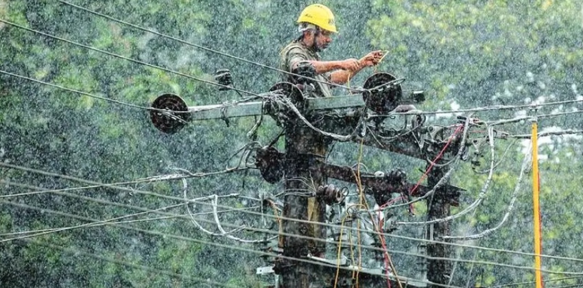  ഉരുൾപൊട്ടൽ കേന്ദ്രത്തിൽ നിന്നും 4 കിലോമീറ്റർ വരെ വൈദ്യുതിബന്ധം പുനഃസ്ഥാപിച്ചു