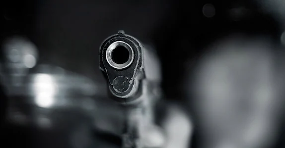  തിരുവനന്തപുരത്ത് കൊറിയർ നൽകാനെന്ന പേരിലെത്തി യുവതിക്ക് നേരെ എയർഗൺ ഉപയോഗിച്ച് ആക്രമണം