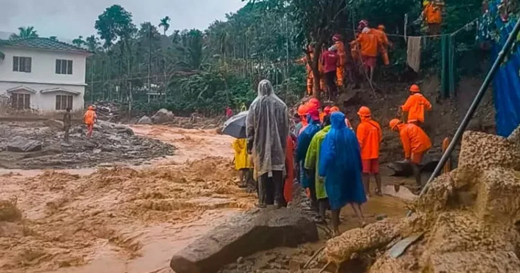  വയനാട് മുണ്ടക്കൈ ഉരുൾപൊട്ടൽ; മരണം 120 ആയി, രക്ഷാപ്രവര്‍ത്തനം നടത്തി സൈന്യം