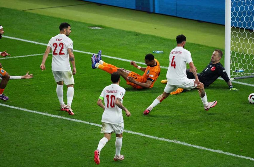  തുർക്കിയെ രണ്ട് ഗോളിന് വീഴ്ത്തി  നെതർലൻഡ്സ് യൂറോ കപ്പ് ഫുട്ബോൾ സെമിഫൈനലിൽ