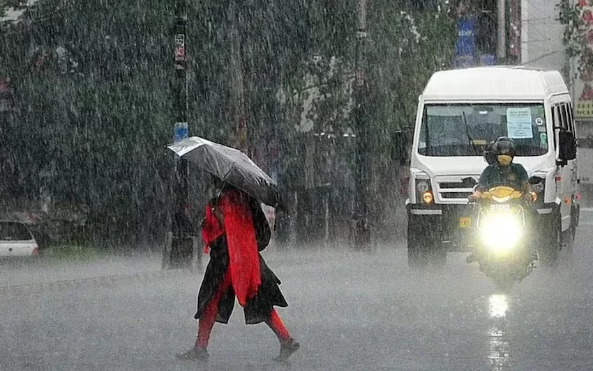  സംസ്ഥാനത്ത് ഇന്ന് വ്യാപക മഴയ്ക്ക് സാധ്യത; വിവിധ ജില്ലകളിൽ ഇന്ന് ഓറഞ്ച്, യെല്ലോ അലേർട്ടുകൾ പ്രഖ്യാപിച്ചു