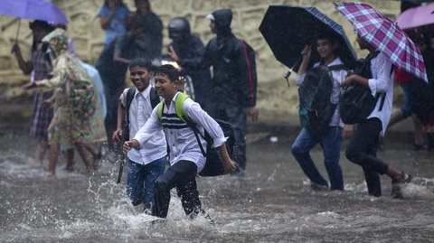  കനത്ത മഴ; സംസ്ഥാനത്ത് എട്ട് ജില്ലകളിലെ വിദ്യാഭ്യാസ സ്ഥാപനങ്ങൾക്ക് നാളെ അവധി പ്രഖ്യാപിച്ചു