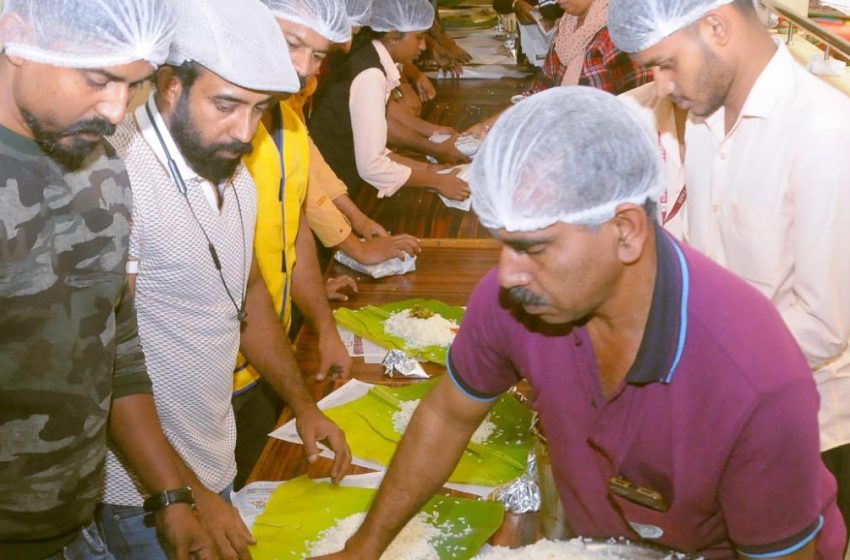  നാല് ദിവസമായി മുടങ്ങാതെ പ്രവർത്തിക്കുകയാണ് മേപ്പാടി ഗവ. പോളിടെക്നിക്കിൽ സജ്ജമാക്കിയ ഈ പാചകപ്പുര