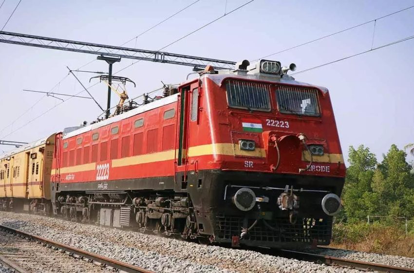  ഓ​ടി​ക്കൊ​ണ്ടി​രു​ന്ന ട്രെ​യി​നി​നു​നേ​രെ ക​ല്ലെ​റി​ഞ്ഞ യുവാക്കൾ അറസ്റ്റിൽ; കോ​ച്ചി​ന്‍റെ ജ​ന​ൽ​ചി​ല്ലു​ക​ൾ ത​ക​ർ​ന്നി​രു​ന്നു