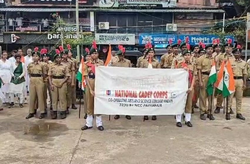  സ്വാതന്ത്ര്യദിന ഭാഗമായി പഴയങ്ങാടി ബസ് സ്റ്റാൻഡിൽ ഫ്ലാഷ് മോബ്  അവതരിപ്പിച്ചു