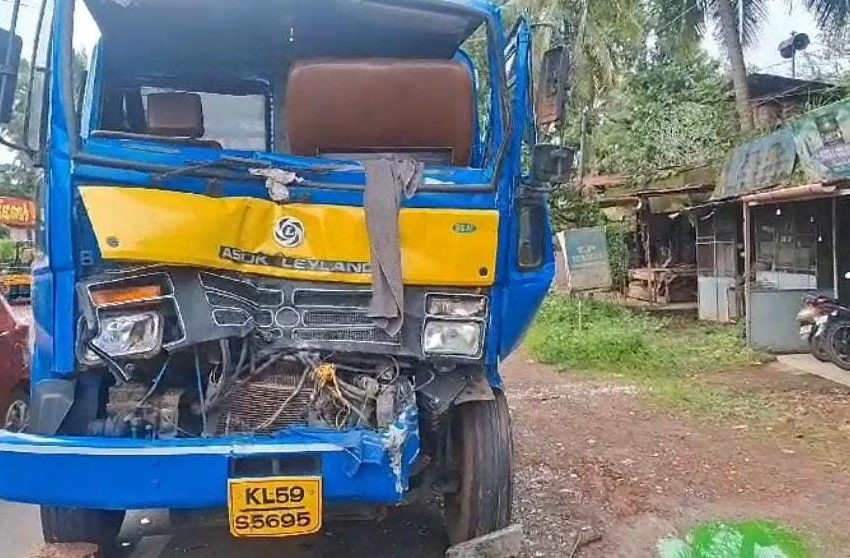  കെഎസ്സ്ടിപി റോഡിൽ കണ്ണപുരം പാലത്തിന് സമീപം ലോറികൾ തമ്മിൽ കൂട്ടിയിടിച്ച് അപകടം