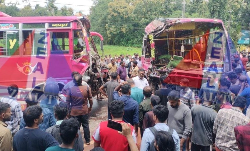  തളിപ്പറമ്പ് ദേശീയപാതയിൽ സ്വകാര്യ ബസുകൾ കൂട്ടിയിടിച്ച് മുപ്പതോളം പേർക്ക് പരുക്ക്