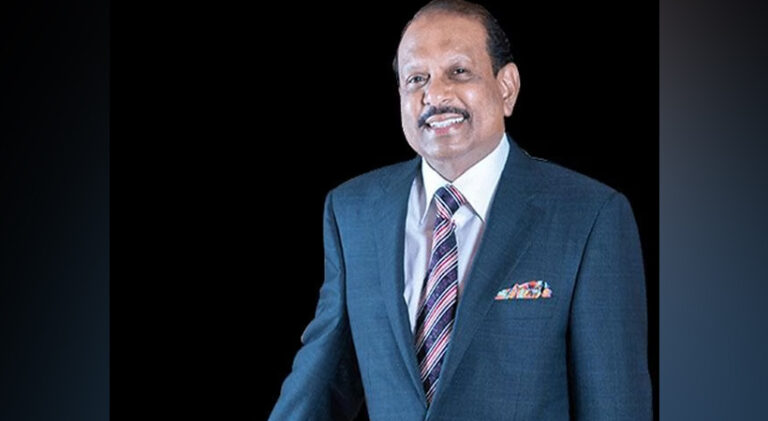  മുഖ്യമന്ത്രിയുടെ ദുരിതാശ്വാസ നിധിയിലേക്ക് അഞ്ച് കോടി കൈമാറി എം എ യൂസഫലി