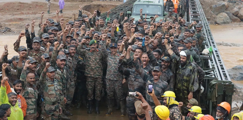  വയനാട് ഉരുൾപൊട്ടലിൽ പത്തുനാൾ നീണ്ട രക്ഷാദൗത്യം; സൈന്യം മടങ്ങുന്നു, യാത്രയയപ്പ് നൽകി സർക്കാർ