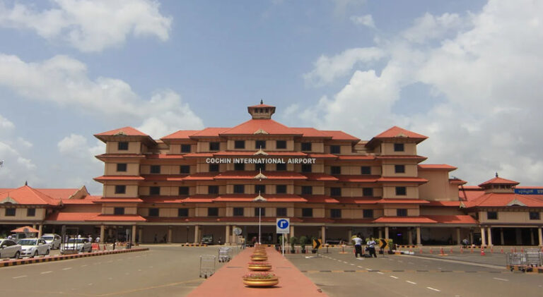  നെടുമ്പാശ്ശേരി വിമാനത്താവളം വഴി അനധികൃതമായി കടത്താന്‍ ശ്രമിച്ച സ്വര്‍ണം കസ്റ്റംസ് പിടികൂടി