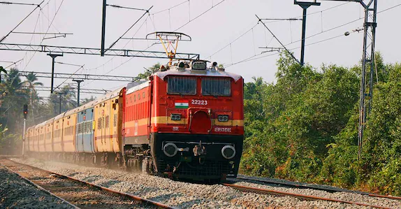  റെയില്‍വേ പാളത്തില്‍ വെള്ളം കയറി; ഗുരുവായൂരിലേക്കുള്ള ട്രെയിന്‍ സര്‍വീസുകള്‍ റദ്ദാക്കി