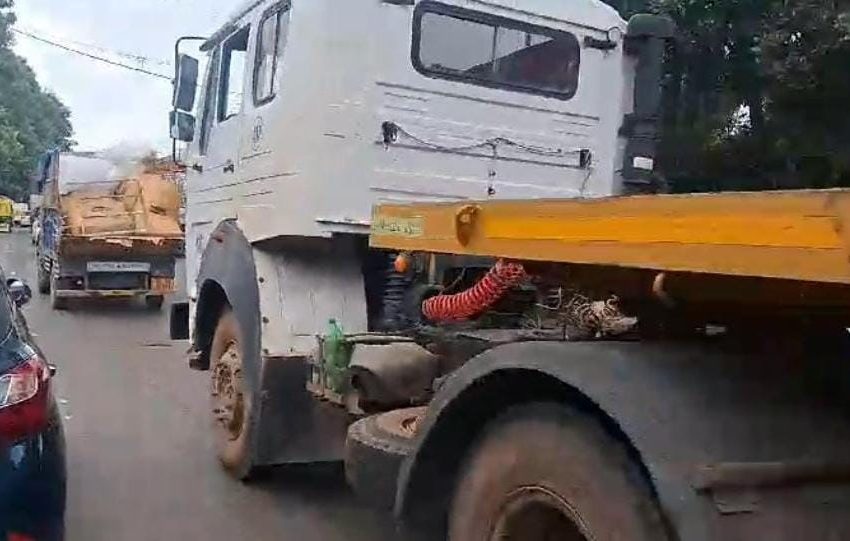  ഗതാഗതക്കുരുക്ക്; പഴയങ്ങാടി പാലം മുതൽ എരിപുരം വരെ നീളുന്നു വാഹനങ്ങളുടെ നീണ്ട നിര
