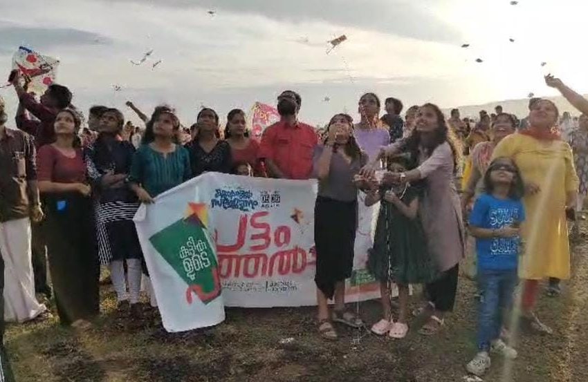  ബാലസംഘം കണ്ണൂർ ജില്ലാ സമ്മേളനം പ്രചാരണാർത്ഥം  മാടായി പാറയിൽ കുട്ടികളുടെ പട്ടം പറത്തൽ സംഘടിപ്പിച്ചു