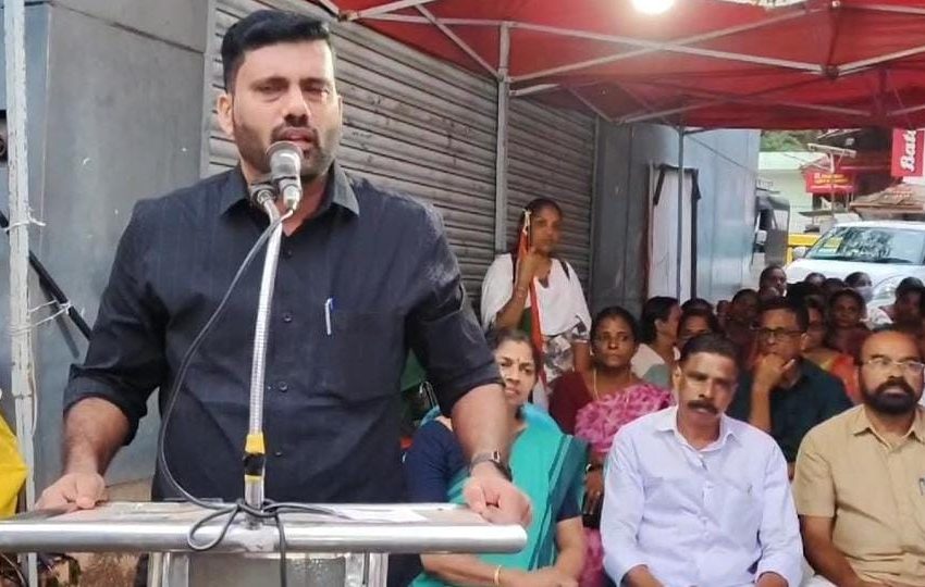  ചക്കരക്കൽ ബ്ലോക്ക് കോൺഗ്രസ് കമ്മിറ്റിയുടെ ആഭിമുഖ്യത്തിൽ പ്രകടനവും പ്രതിഷേധ കൂട്ടായ്മയും സംഘടിപ്പിച്ചു