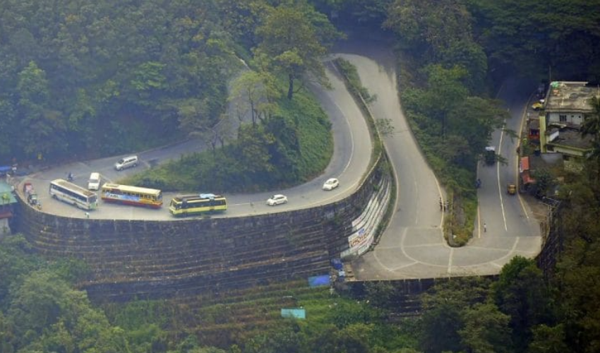  താമശ്ശേരി ചുരത്തില്‍ വീണ്ടും ഭാരവാഹനങ്ങള്‍ക്ക് നിയന്ത്രണം ഏർപ്പെടുത്തി