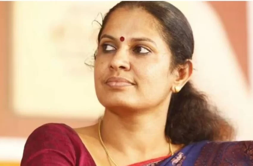  പി പി ദിവ്യ അന്വേഷണ സംഘത്തിന് മുന്നില്‍ കീഴടങ്ങി; അന്വേഷണസംഘം   ചോദ്യം ചെയ്ത് വരികയാണ്