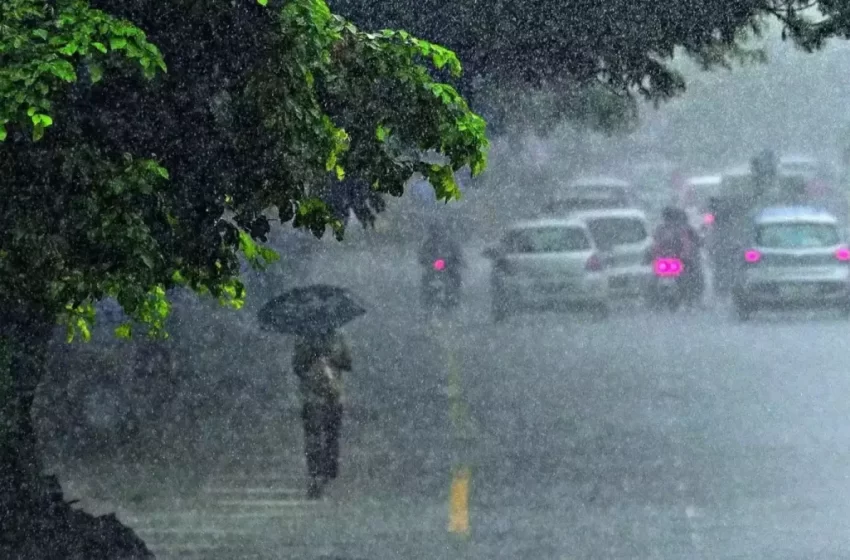  സംസ്ഥാനത്ത് അതിശക്തമായ മഴയ്ക്ക് സാധ്യത; നാലു ജില്ലകളില്‍ ഓറഞ്ച് അലര്‍ട്ട്