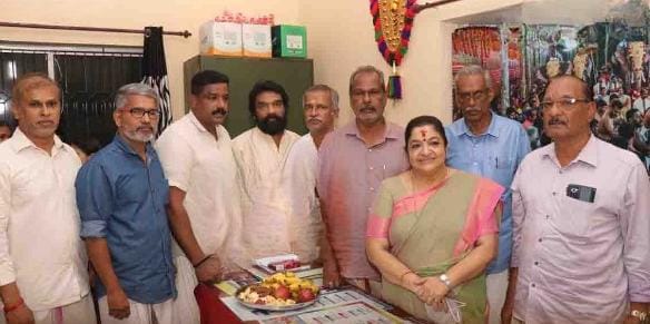  ഗായിക കെ എസ് ചിത്ര ചെറുകുന്ന് അന്നപൂർണേശ്വരി ക്ഷേത്രത്തിൽ ദർശനം നടത്തി