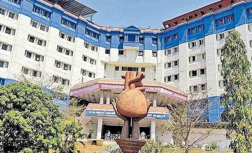  കണ്ണൂർ ഗവ. മെഡിക്കൽ കോളേജിൽ ഹൃദയവാൽവ് മാറ്റിവെക്കൽ അപൂർവ ശസ്ത്രക്രിയ നടത്തി