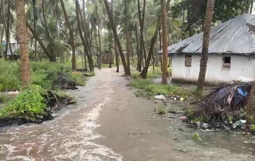  പുതിയങ്ങാടി ചൂട്ടാട് കടലിൽ കള്ള കടൽപ്രതിഭാസം ‌നിരവധി വീടുകളിൽ വെള്ളംകയറി