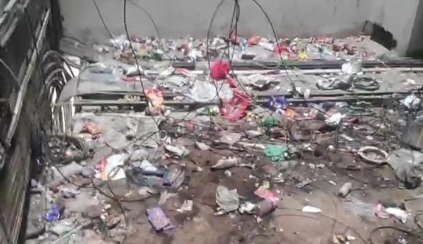  ഫ്ലാറ്റിൽ നിന്നുള്ള മാലിന്യങ്ങൾ തൊട്ടുത്ത പ്ലോട്ടിൽ നിക്ഷേപിച്ചതിന് എൻഫോഴ്സ്മെൻ്റ് സ്ക്വാഡ് പിഴ ചുമത്തി
