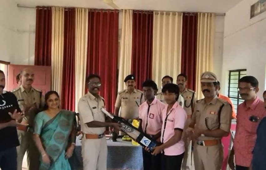  പട്ടുവം മോഡൽ റെസിഡെൻഷ്യൽ ഹയർസെക്കൻഡറി സ്‌കൂളിലെ വിദ്യാർഥികൾക്ക് സ്പോർട്‌സ് കിറ്റ് വിതരണം ചെയ്തു