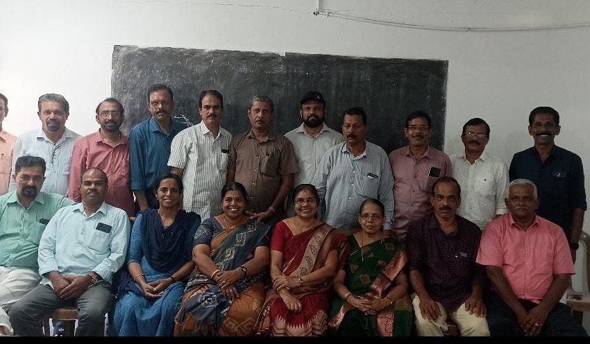  ടാഗോർ വിദ്യാനികേതനിലെ വി.എച്ഛ്.എസ്. സി. ആദ്യബാച്ചിന്റെ സംഗമം മഹാത്മാ കോളേജിൽ വച്ചു നടന്നു