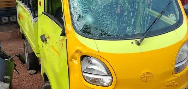  പയ്യന്നൂരിൽ നിയന്ത്രണം വിട്ട വാഹനം പാഞ്ഞുകയറി; തൊഴിലുറപ്പിന് പോയ രണ്ട് സ്ത്രീകൾക്ക് ദാരുണാന്ത്യം