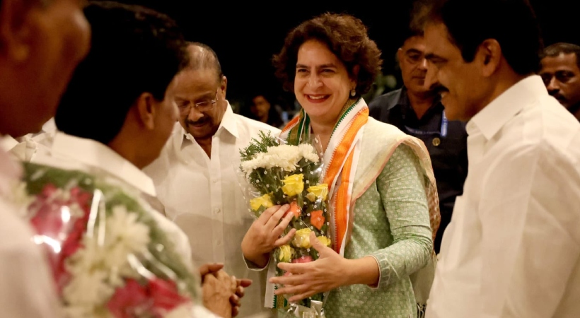  പ്രിയങ്ക ഗാന്ധി വയനാട്ടിലെത്തി; സോണിയാഗാന്ധിയും റോബർട്ട് വദ്രയും പ്രിയങ്കക്ക് ഒപ്പമുണ്ട്