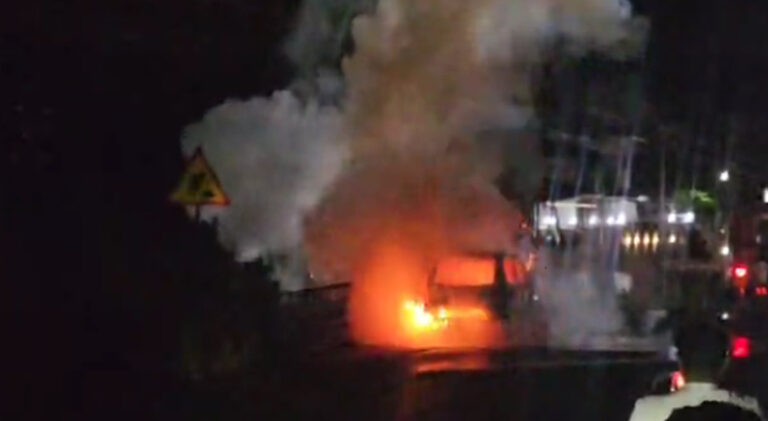  കൊയിലാണ്ടി ചെങ്ങോട്ടുകാവ് ദേശീയപാതയില്‍ ഓടുന്ന കാറിന് തീപിടിച്ചു