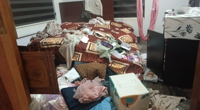  മലപ്പുറം നിലമ്പൂർ പൂക്കോട്ടും പാടത്ത് അടച്ചിട്ട വീട്ടിൽ കവർച്ച; 42 വൻ സ്വർണം മോഷ്ടിച്ചു