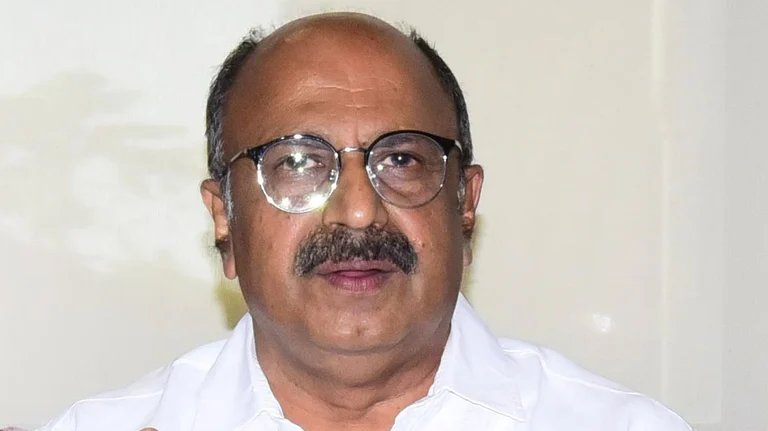  ബലാത്സംഗക്കേസില്‍ നടൻ സിദ്ദിഖിന് നോട്ടീസ്; അന്വേഷണ സംഘത്തിന് മുന്നില്‍ ഹാജരാകണം