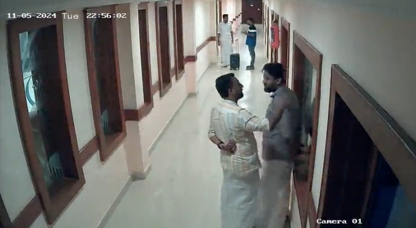  പാലക്കാട്ടെ റെയ്ഡ് വിവാദത്തില്‍ നിര്‍ണായക സിസിടിവി ദൃശ്യങ്ങള്‍ പുറത്ത്