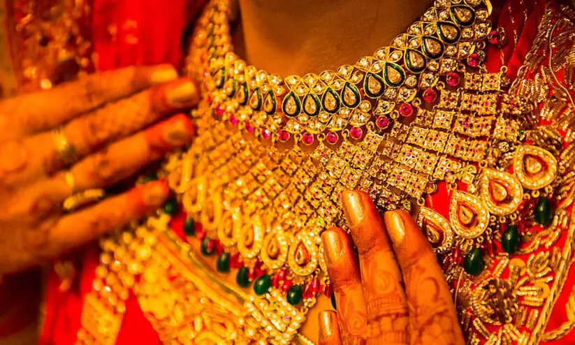  തുടർച്ചയായ അഞ്ചാംദിനവും സ്വർണവില താഴോട്ട്; ഇന്ന് 880 രൂപ കുറഞ്ഞ് 55,480 രൂപയാണ് പവൻ വില