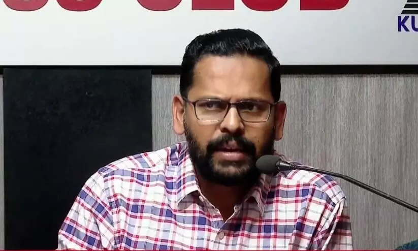  കള്ളപ്പണ ഇടപാടുകൾ കണ്ടെത്താൻ എൽ.ഡി.എഫിന് പ്രത്യേക സ്ക്വാഡുണ്ടെന്ന്  പി.സരിൻ