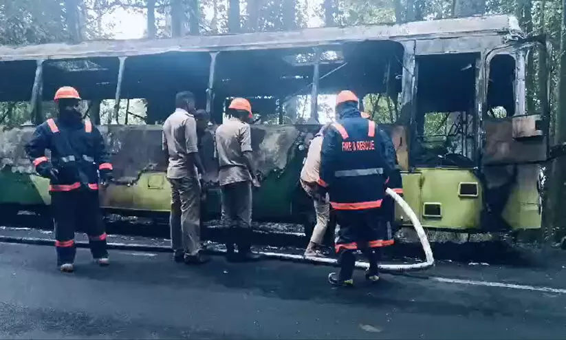  പമ്പയിൽ കെ.എസ്‌.ആർ.ടി.സി ബസ് കത്തി നശിച്ചു; യാത്രക്കാർ ഇല്ലാതിരുന്നതിനാൽ വൻ അപകടം ഒഴിവായി