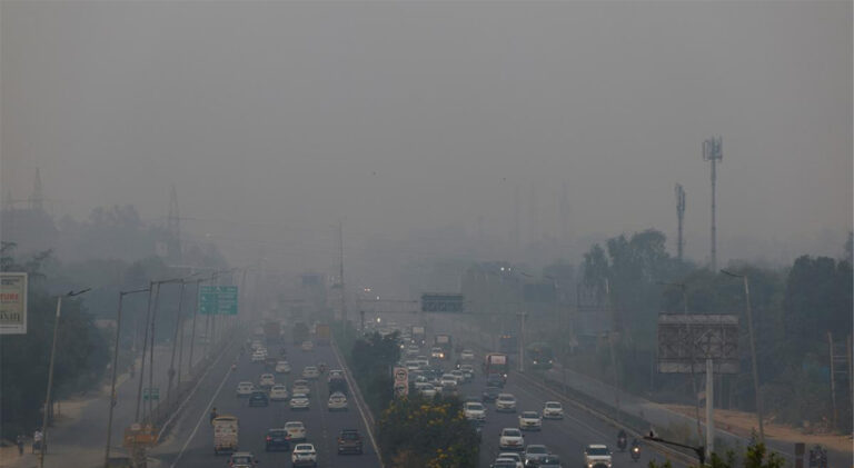  ദില്ലിയിൽ വായുമലിനീകരണം രൂക്ഷമായി തുടരുന്നു; വായുഗുണ നിലവാര സൂചിക 300 ന് മുകളിൽ തുടരുകയാണ്