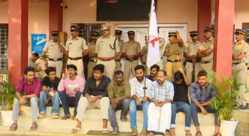  ഭക്ഷ്യ കിറ്റ് വിവാദം; വയനാട് മേപ്പാടിയിൽ  ഡിവൈഎഫ്ഐ പ്രതിഷേധം