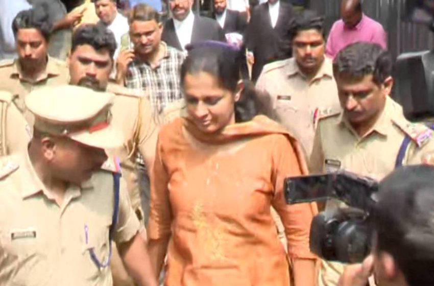  പി പി ദിവ്യ പൊലീസ് കസ്റ്റഡിയില്‍; ഇന്ന് വൈകീട്ട് 5 മണിവരെയാണ് ദിവ്യയെ പൊലീസ് കസ്റ്റഡിയില്‍ വിട്ടിരിക്കുന്നത്