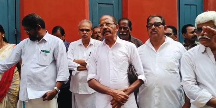  പെൻഷൻ പരിഷ്കരണ കുടിശ്ശികയും ഡിഎ കുടിശ്ശികയും ഉടൻ നൽകണമെന്ന് ആവശ്യപ്പെട്ടു കൊണ്ട് ധർണ നടത്തി