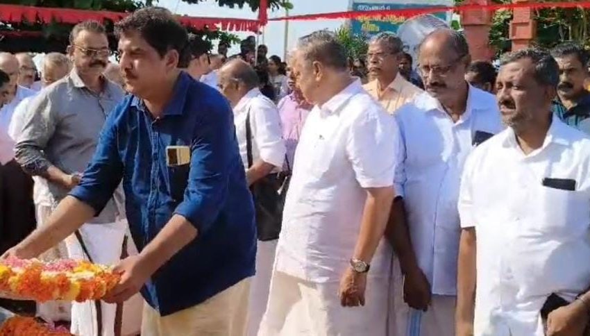  എം.വി. രാഘവനെ അനുസ്മരിച്ച് പയ്യാമ്പലത്ത്  പുഷ്പാർച്ചനടത്തി