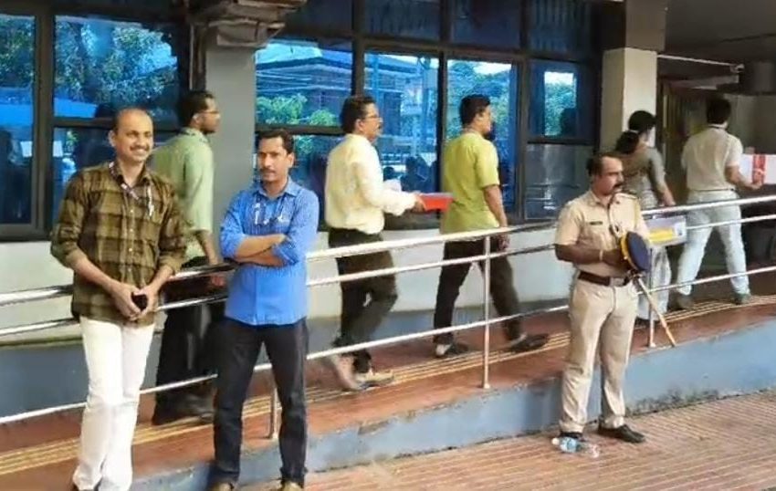  കണ്ണൂർ ജില്ലാ പഞ്ചായത്ത് പ്രസിഡൻ്റ് തെരഞ്ഞെടുപ്പിലെ വോട്ടെടുപ്പ്;  മാധ്യമപ്രവർത്തകരെ വിലക്കി
