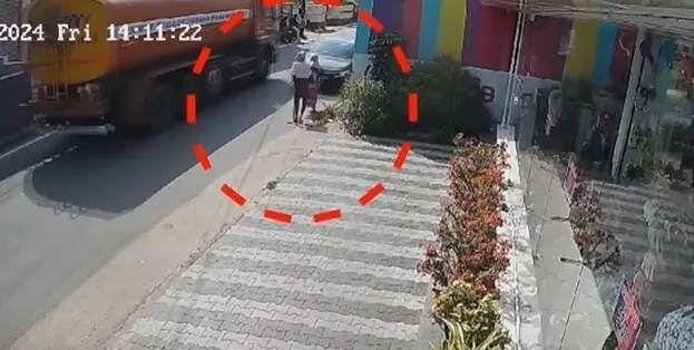  പാലക്കാട് കൊടുവായൂരില്‍ മദ്യപൻ ഓടിച്ച കാറിടിച്ച്‌ രണ്ട് വയോധികർ മരിച്ചു