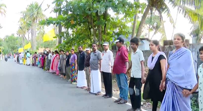  മുനമ്പം വഖഫ് ഭൂമി തർക്കത്തിൽ സമരക്കാർക്ക് ഐക്യദാർഢ്യം പ്രഖ്യാപിച്ച് എസ്എൻഡിപിയുടെ മനുഷ്യച്ചങ്ങല