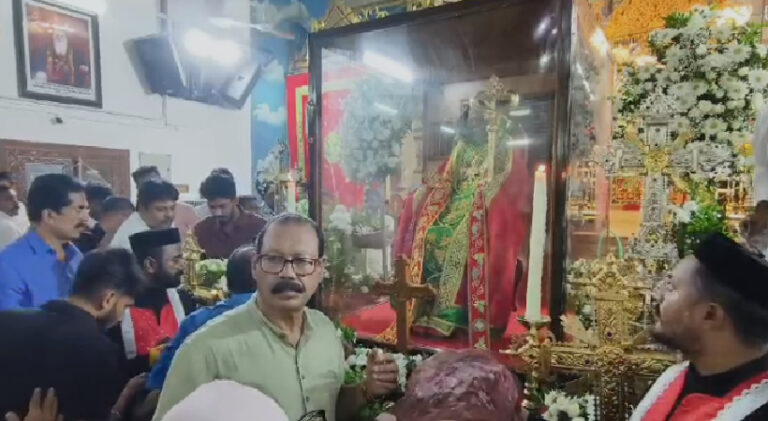  ശ്രേഷ്ഠ കാതോലിക്ക ബാവയുടെ ഭൗതിക ശരീരം കോതമംഗലം മാർതോമ ചെറിയപള്ളിയിൽ എത്തിച്ചു