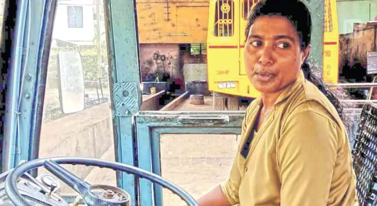  കെഎസ്ആര്‍ടിസിയുടെ ചരിത്രത്തില്‍ തിരുവനന്തപുരം ജില്ലയില്‍ ആദ്യമായി ഒരു വനിതാ ഡ്രൈവർ