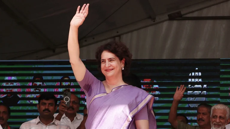  രണ്ടു ദിവസത്തിനകം വയനാട്ടിലെത്തുമെന്ന് നിയുക്ത എംപി പ്രിയങ്ക ഗാന്ധി